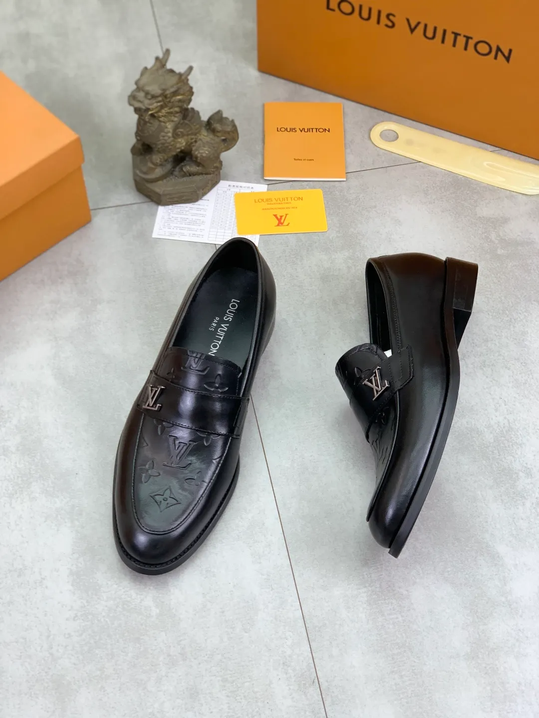Men's Men's Shoes 💰P420 [New Style] 💰Yangli💎💎💎[Louis Vuitton] LV high-end men's formal business leather shoes, original order 1:1! Original imported calfskin, original metal buckle, imported sheepskin lining for feet, original outsole, men's shoe size: 39-45 (38.46 customized) black optional